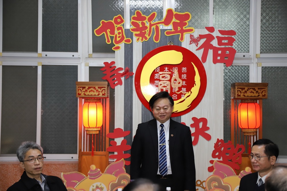 小年夜監所圍爐部長首度缺席 鄭銘謙指派周輝煌代表赴台南矯正機關 300 小年夜監所圍爐部長首度缺席 鄭銘謙指派周輝煌代表赴台南矯正機關 299