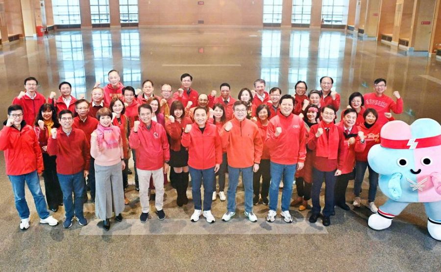 新北市蛇年賀歲片運動風　侯友宜揪團隊挑戰世壯運競賽