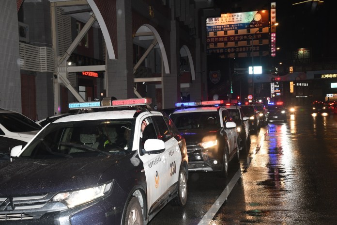 壢警守護春節治安 威力掃蕩逮19通緝犯 75 S 11927557 0
