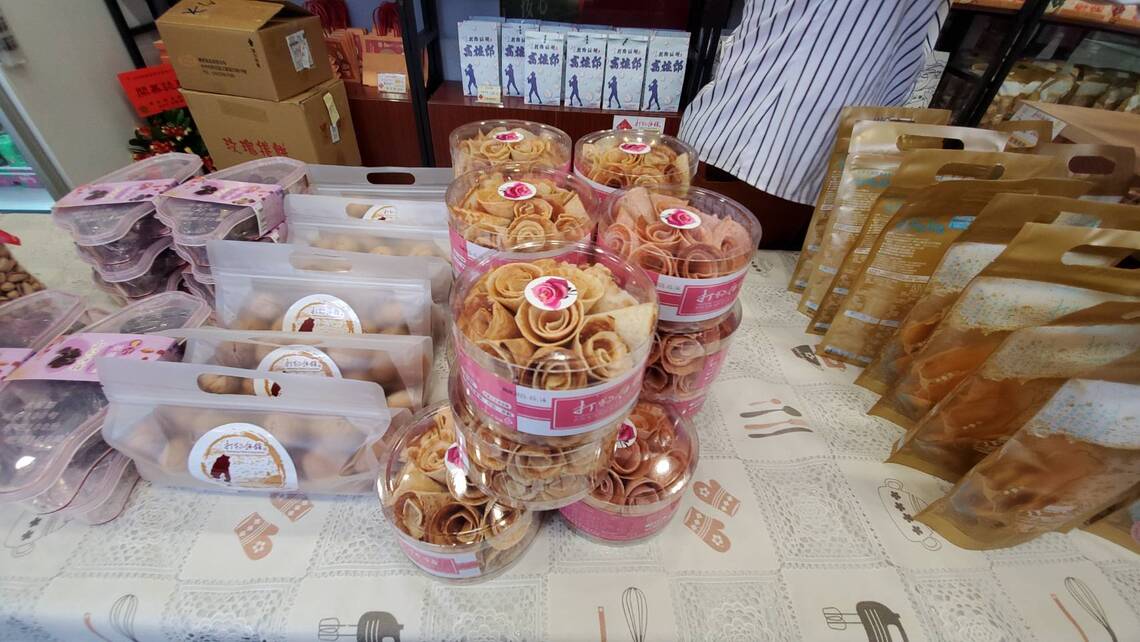 圖/用在地食材與意象包裝設計,打狗餅舖賣的不只是餅,還有創意與高雄在地文化。(記者陳雯萍攝)