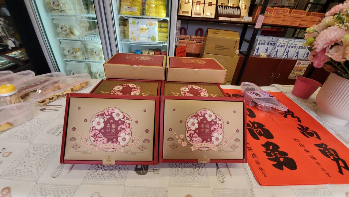 圖/用在地食材與意象包裝設計,打狗餅舖賣的不只是餅,還有創意與高雄在地文化。(記者陳雯萍攝)