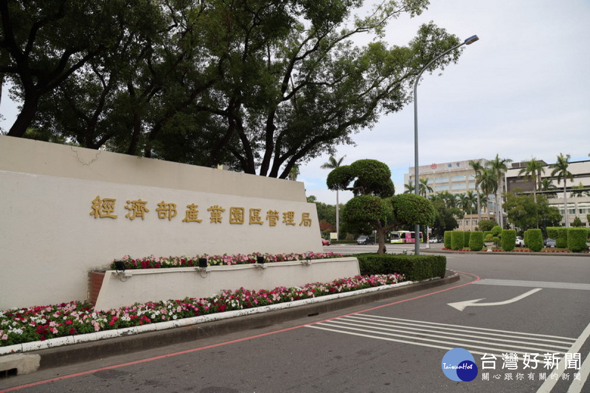 ▲春節假期不間斷，園管局提供四大便民服務。