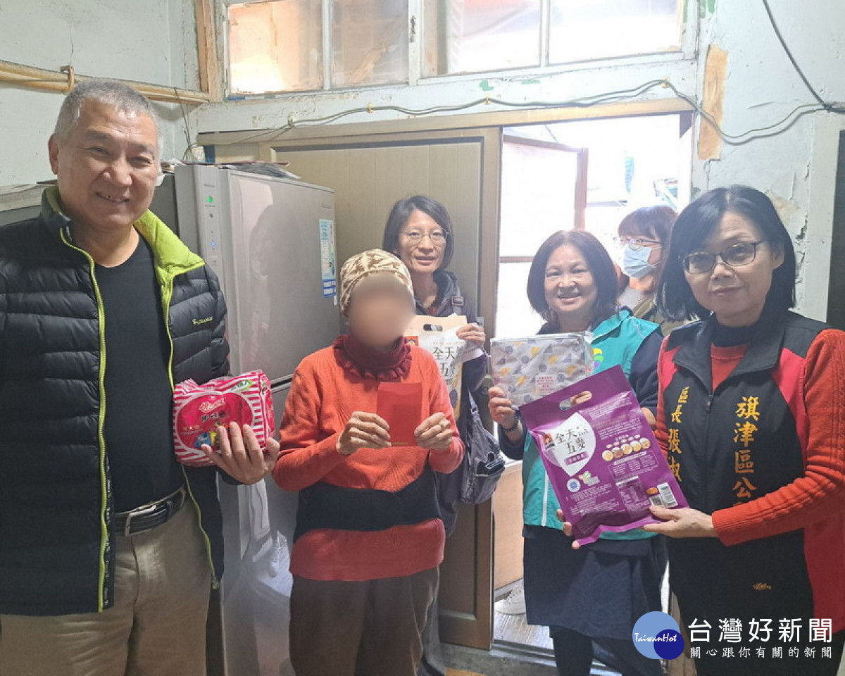▲旗津社福中心與旗津公所共同關懷獨居長輩。