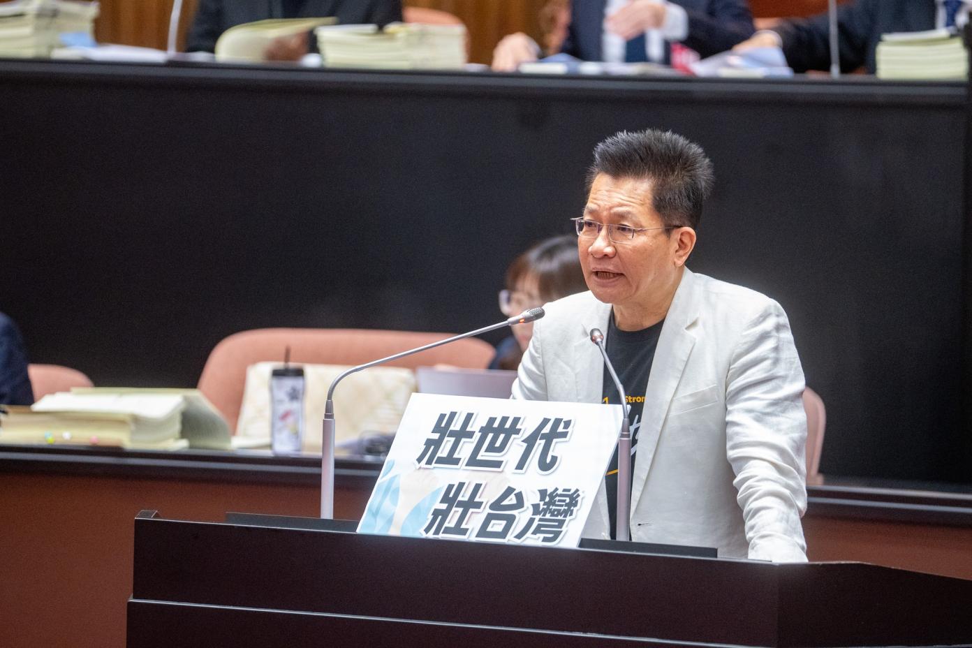 吳春城28日發5點聲明,說明有關「壯世代」引發的爭議、疑慮。翻攝吳春城臉書