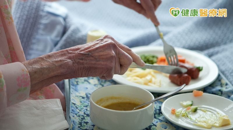 遠離失智症風險要吃對! 醫傳授「維持大腦健康」飲食秘訣