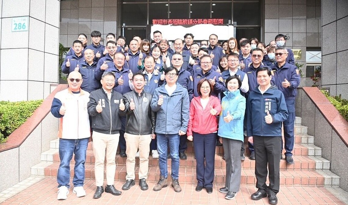 首長聯合於春節除夕慰問執勤員警辛勞