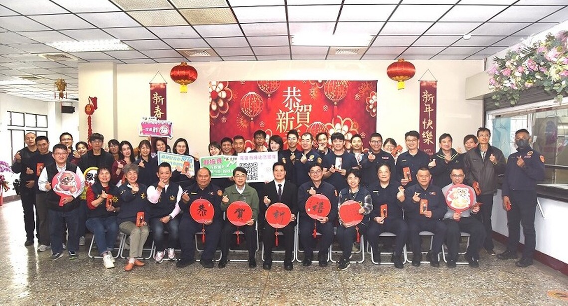 「雄」幸福 「警」如意 雄警局長發紅包嘉勉勤務辛勞