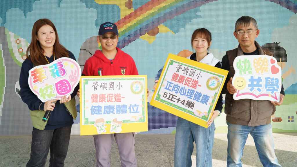 ▲隊長蔣佳伶、學務主任謝垂哲、縣議員施佩妤、總務主任施智超一同邀請福鹿地區的大專學弟妹一同加入文青會大家庭，為自己的家鄉熱血奮鬥！。（記者林明佑翻攝）