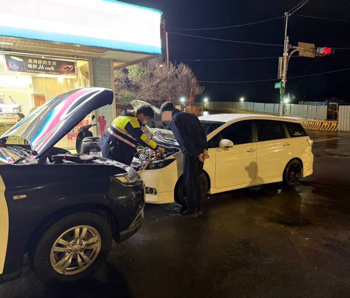 返鄉過年尷尬遇1事 大園巡警神救援 60 325538 0