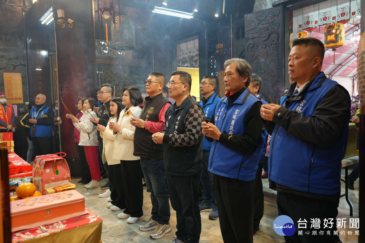 雲林縣長張麗善大年初一前往斗六市等9個鄉鎮市廟宇參拜祈福並發放福袋/翻攝照片