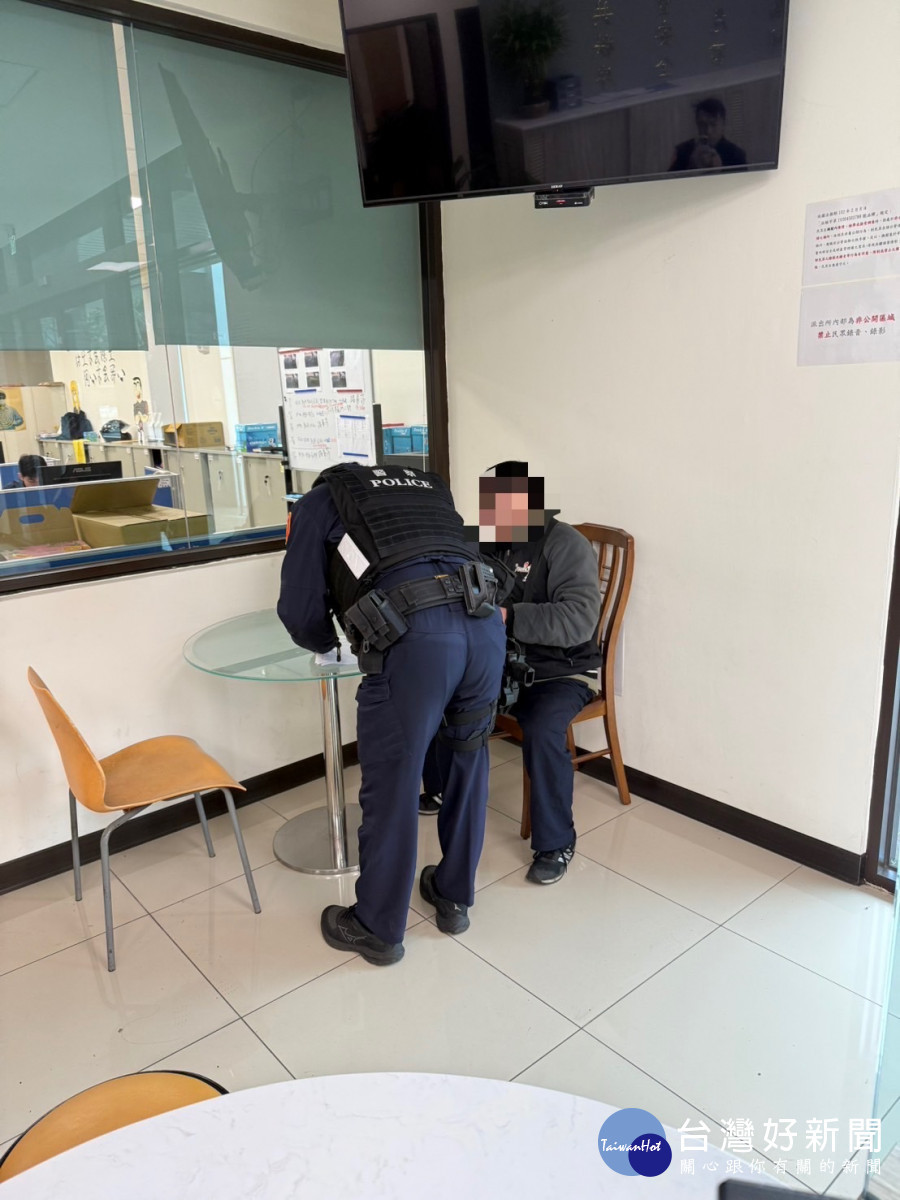 警方尋獲陳男平安無事與家人團聚。