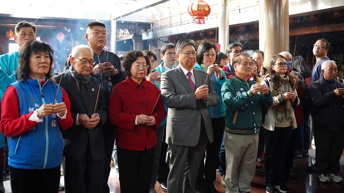 大年初一向鄉親拜年 楊文科祈求新年風調雨順