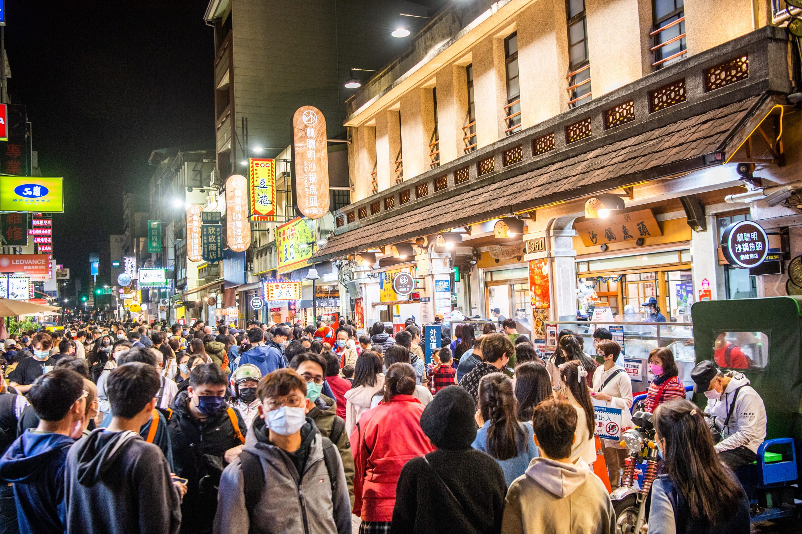 嘉義市新春人氣夯!文化路夜市成「大型暖暖包」