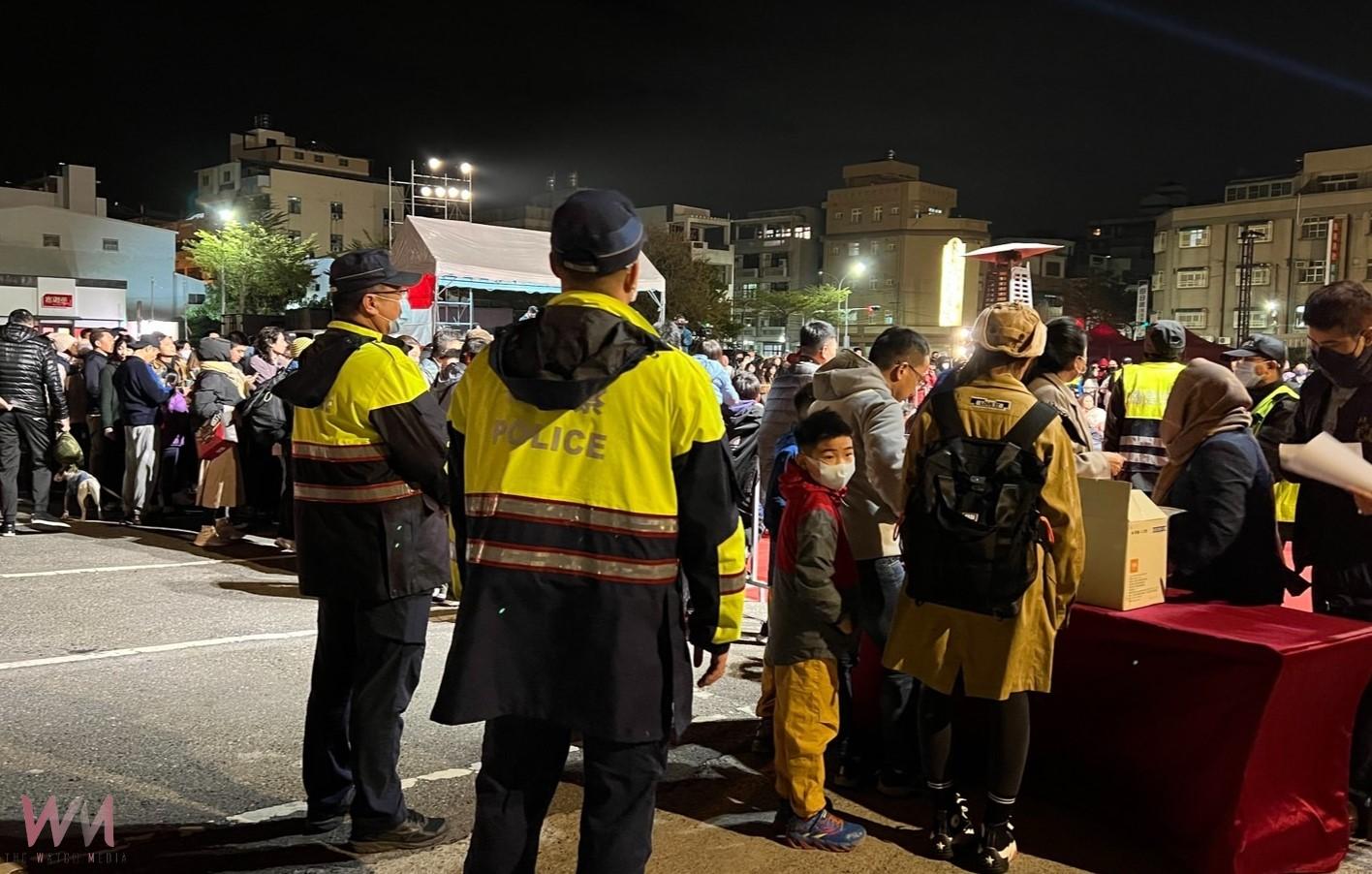 北港武德宮除夕夜湧人潮 警方總動員確保安全與順暢交通 - https://www.watchmedia01.com