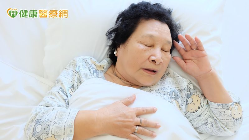 長輩是真的身體差,還是心情出狀況? 專家解析常被忽略的老年憂鬱