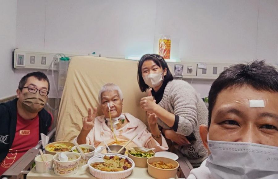 超暖心！除夕住院不孤單  子女帶年夜飯團聚