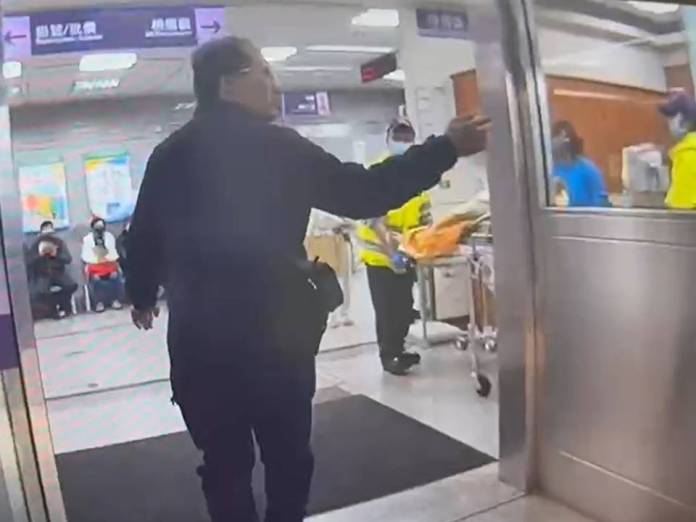 妻子突發病情況危急 桃警開道搶命7分鐘送醫 60 2072709 0