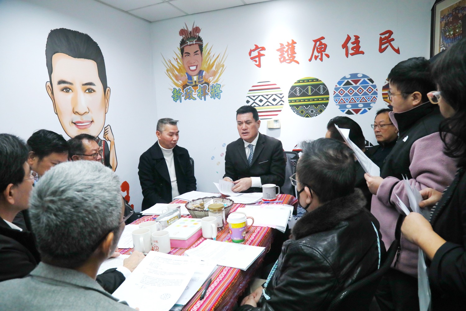 黃仁提案凍結「公共建設及社會服務推展業務」100萬元，要求原民會提出書面報告，始得動支。(記者包克明 攝)