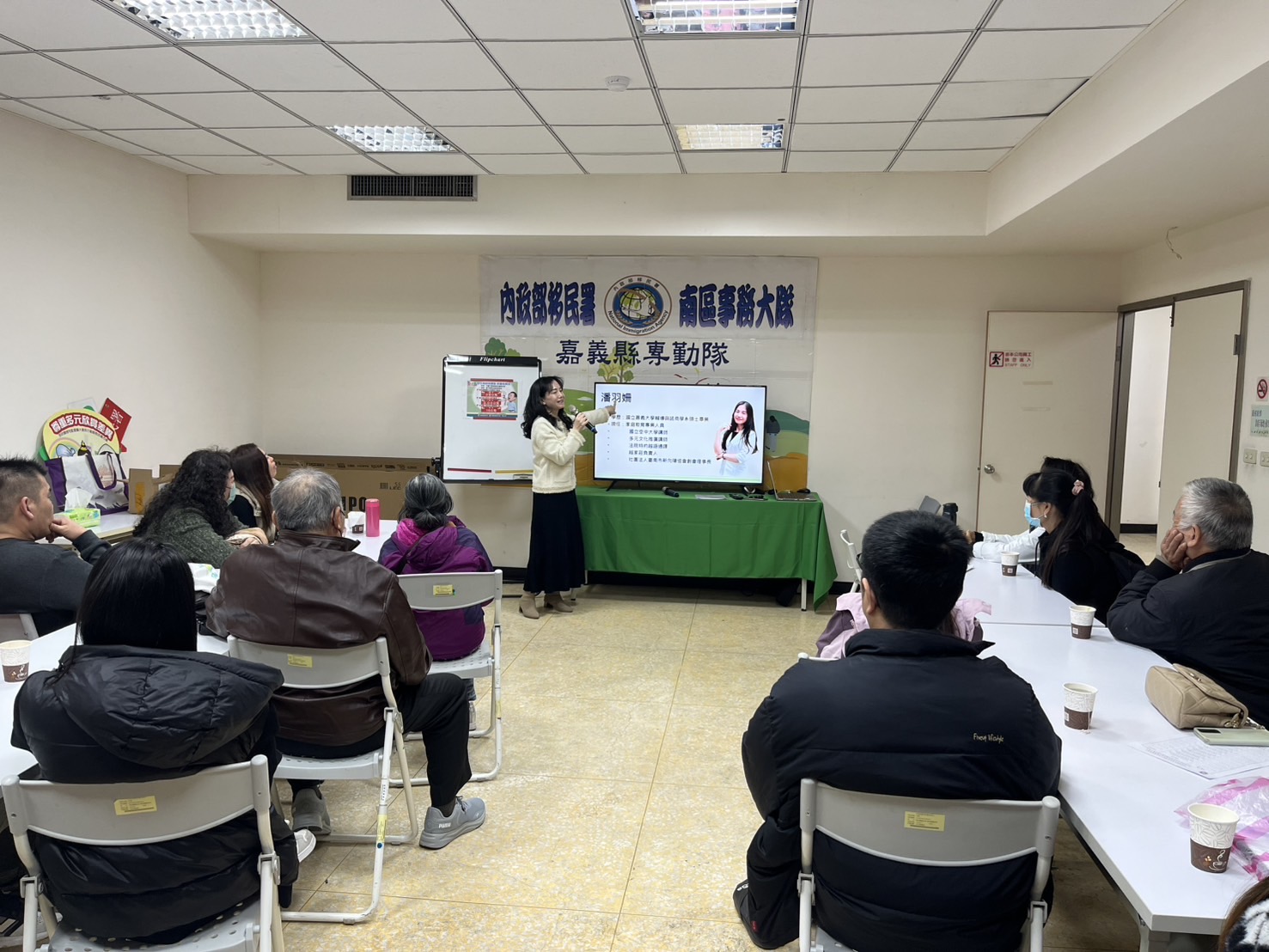 講師潘羽姍在課程中分享自己的生命故事及婚姻經營祕訣。(記者 張艷君翻攝)