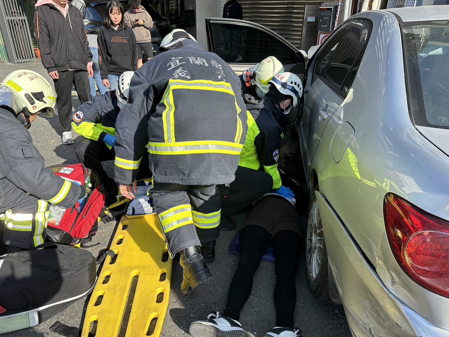 新春釀悲劇 北濱公路頭城段轎車自撞民宅一人無生命徵象 - https://www.watchmedia01.com