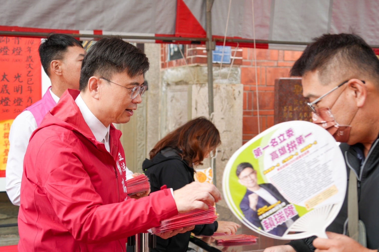 賴瑞隆新春祈福高雄走透透 祝賀市民蛇年心想事成!