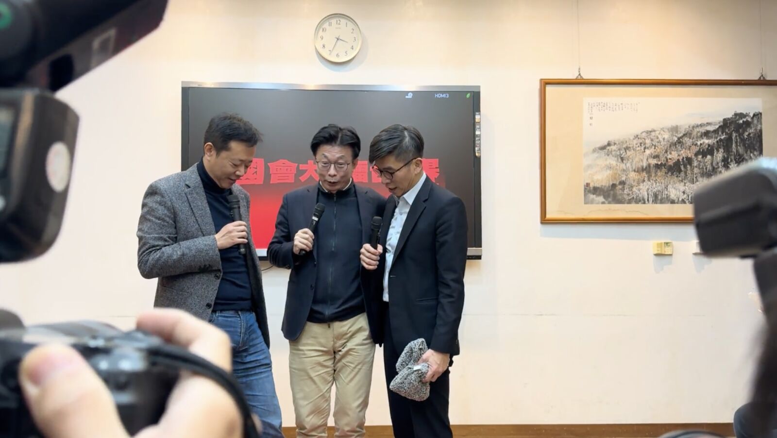 國會大叔郭國文練習躲避暴力 比賽「拍照拳擊」練出閃躲功 278 國會大叔郭國文練習躲避暴力 比賽「拍照拳擊」練出閃躲功 277