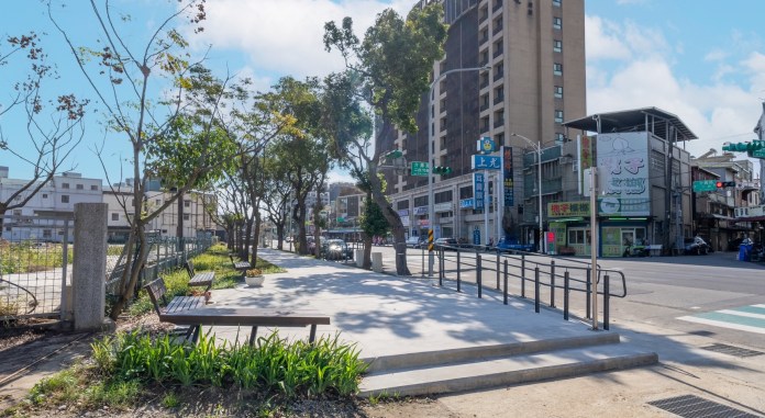 桃市府「社區規劃師」秀創意 八德介壽路綠廊啟用 改善候車環境 66 S 94289947 0 0
