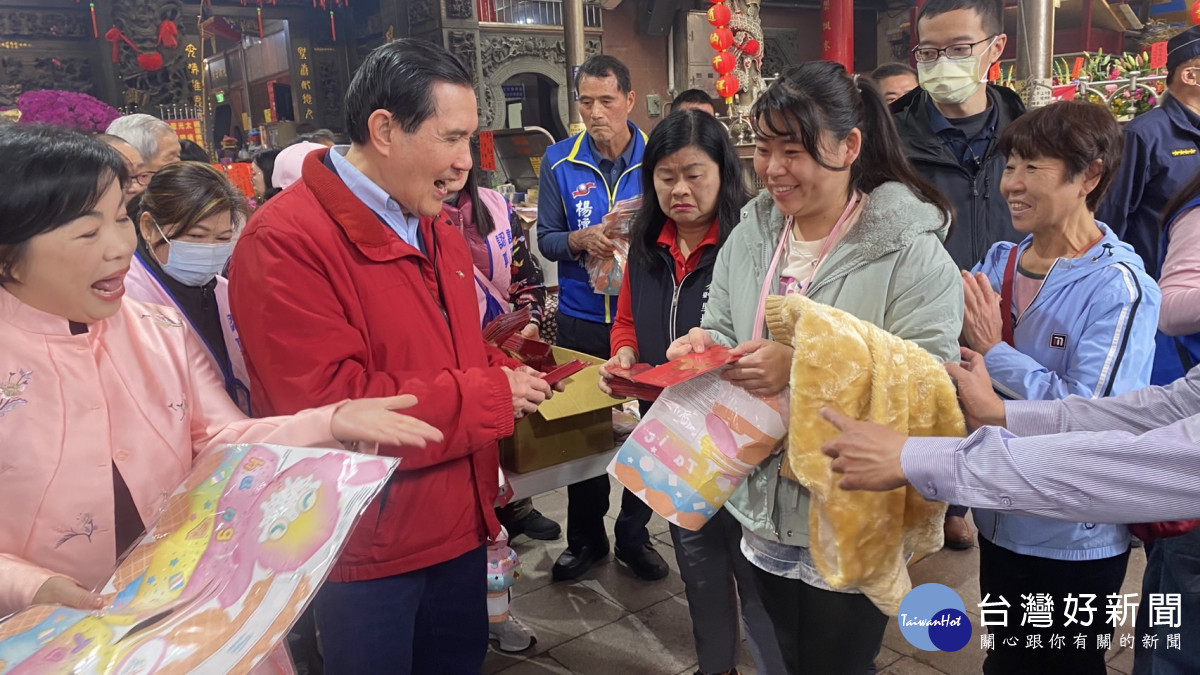 前總統馬英九與立委楊瓊瓔發送新春小禮。