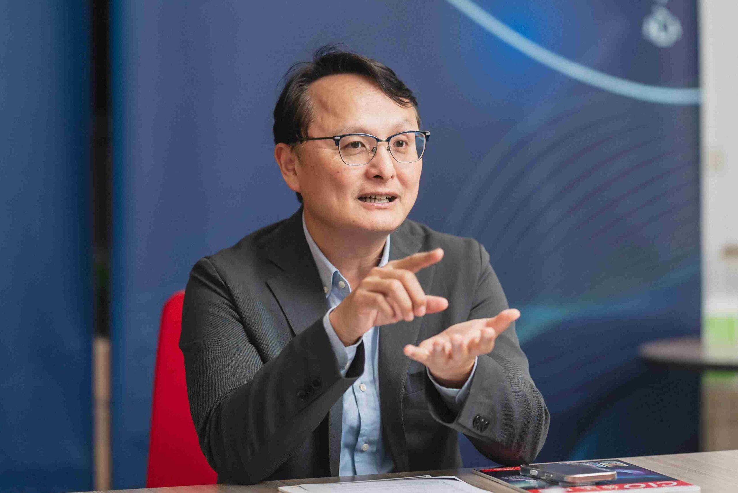 ◤ 張傳育校長指出,隨著深度學習日益普及,加上生成式AI崛起,導致AI訓練的運算量急遽擴大;為滿足產業界殷切需求,IRIS決定投資NVIDIA DGX H200,加速模型開發與落地。
