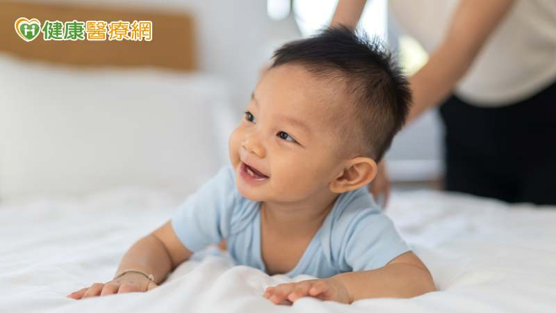 寶寶開始長牙應該怎麼吃?醫推副食品加「3大營養素」 助守護牙齒健康