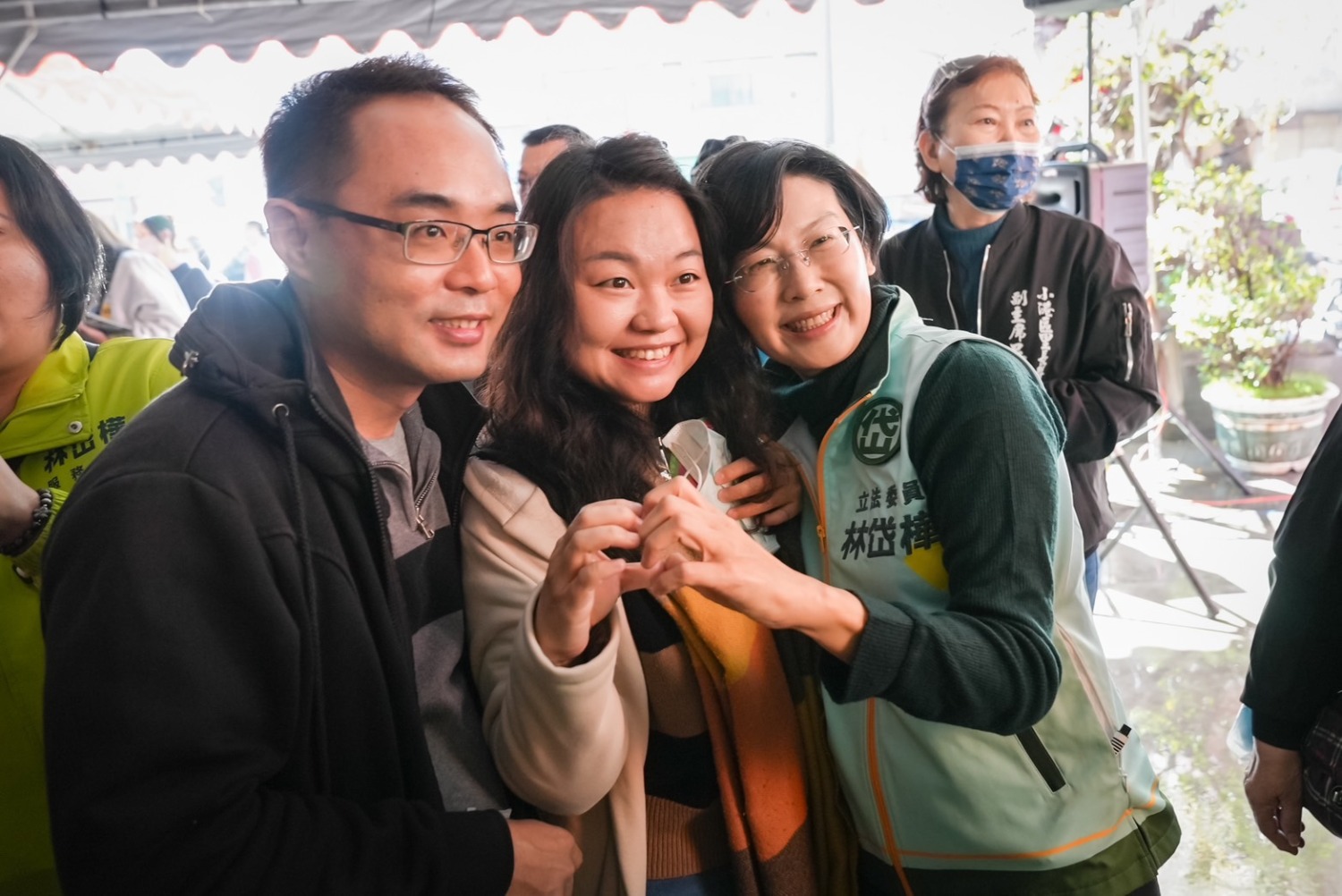 林岱樺初四小港鳳儀宮參香 續推小港大進步