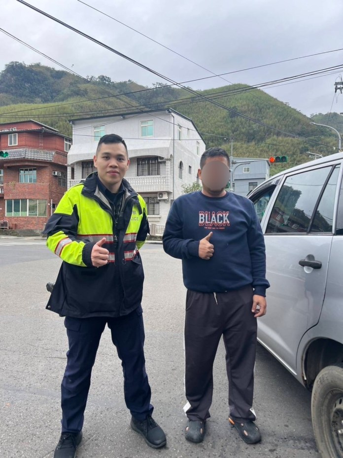 車輛拋錨困山區好無助 大溪警靠這招解圍 57 S 235847692
