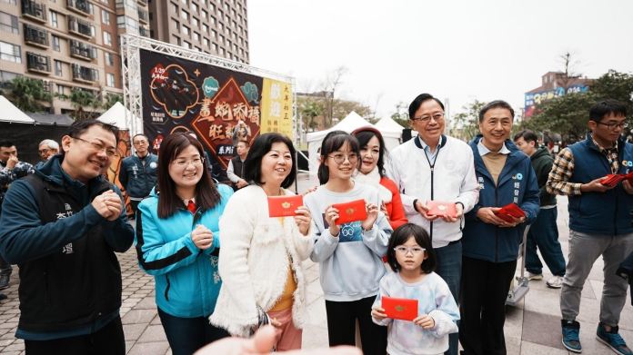 張善政走春拜年 台茂發福袋分享春節喜氣 62 c00651a5 3406 4542 a9b0 d0d91973c64e