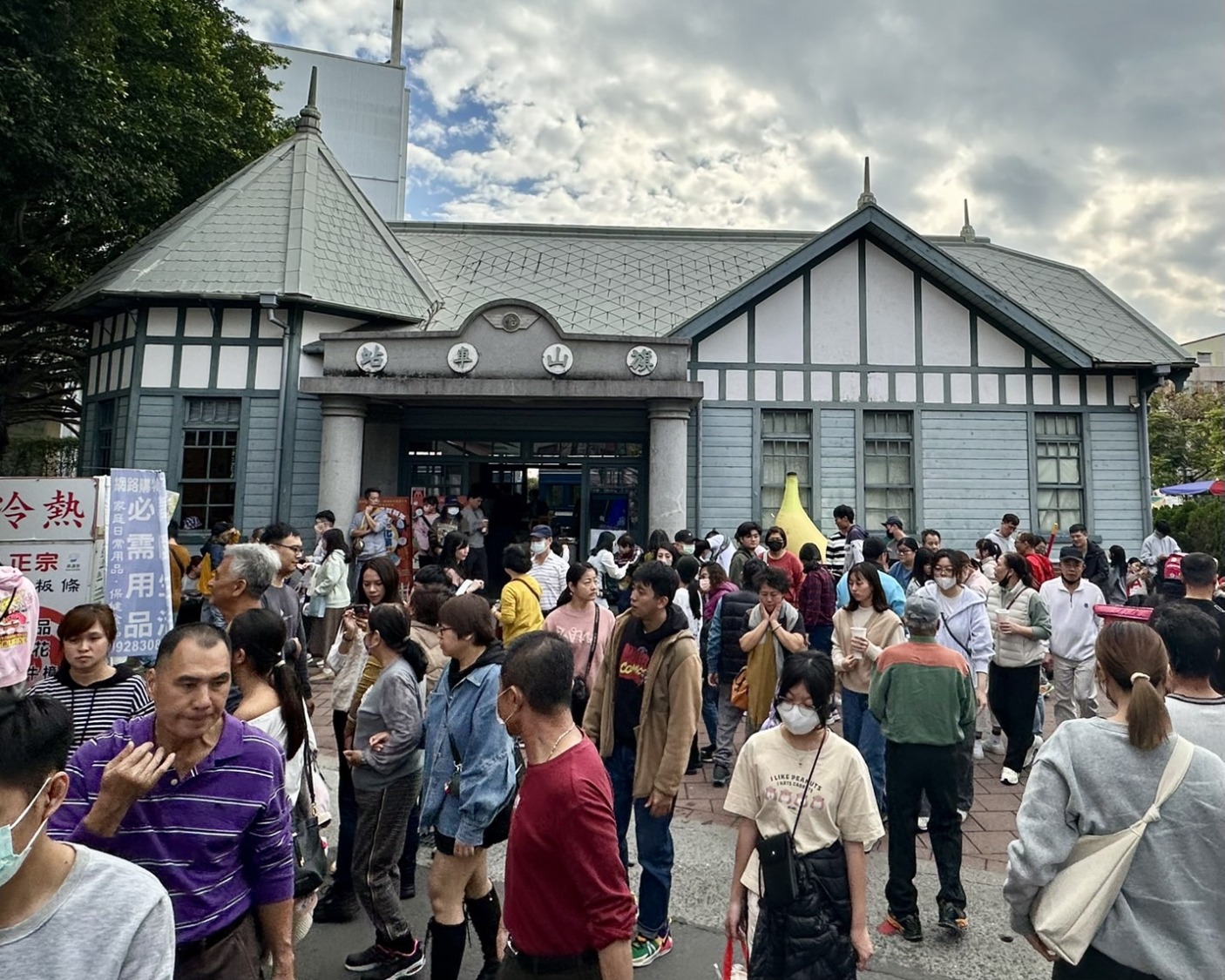 反應熱烈人氣滿檔 高雄冬日遊樂園 巨大化美食與吉伊卡哇粉絲熱潮爆棚