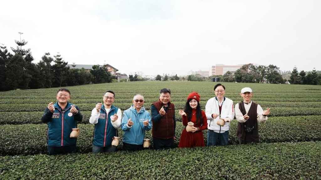 ▲桃園市長張善政推廣大龍門觀光，邀請國人來龍潭臺灣客家茶文化館玩。（桃園市政府提供）