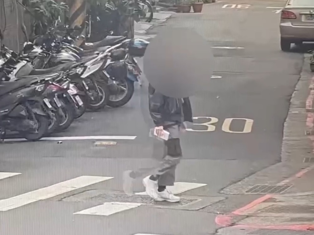 商家短少手機電腦 24歲離職員工涉監守自盜網路賣贓物 216 cnews204250202a08