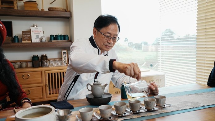 張善政走訪客家茶文化館 體驗採摘沖泡推廣在地特色 59 20250201192811866