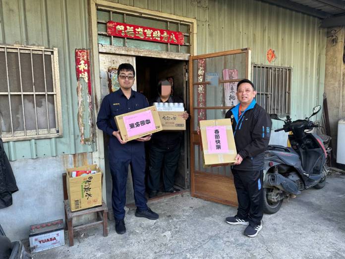 男子獨自照顧身障妹生活困頓 大園警年節送暖 59 326287 0