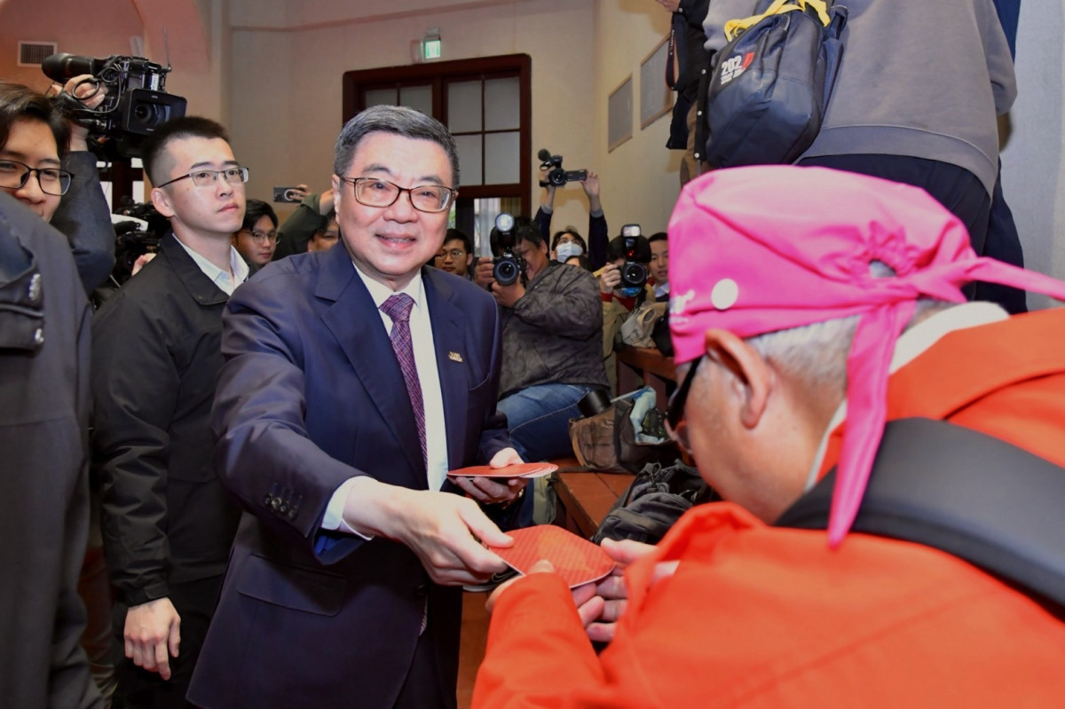 行政院長卓榮泰（中）。（圖／行政院新聞傳播處提供）