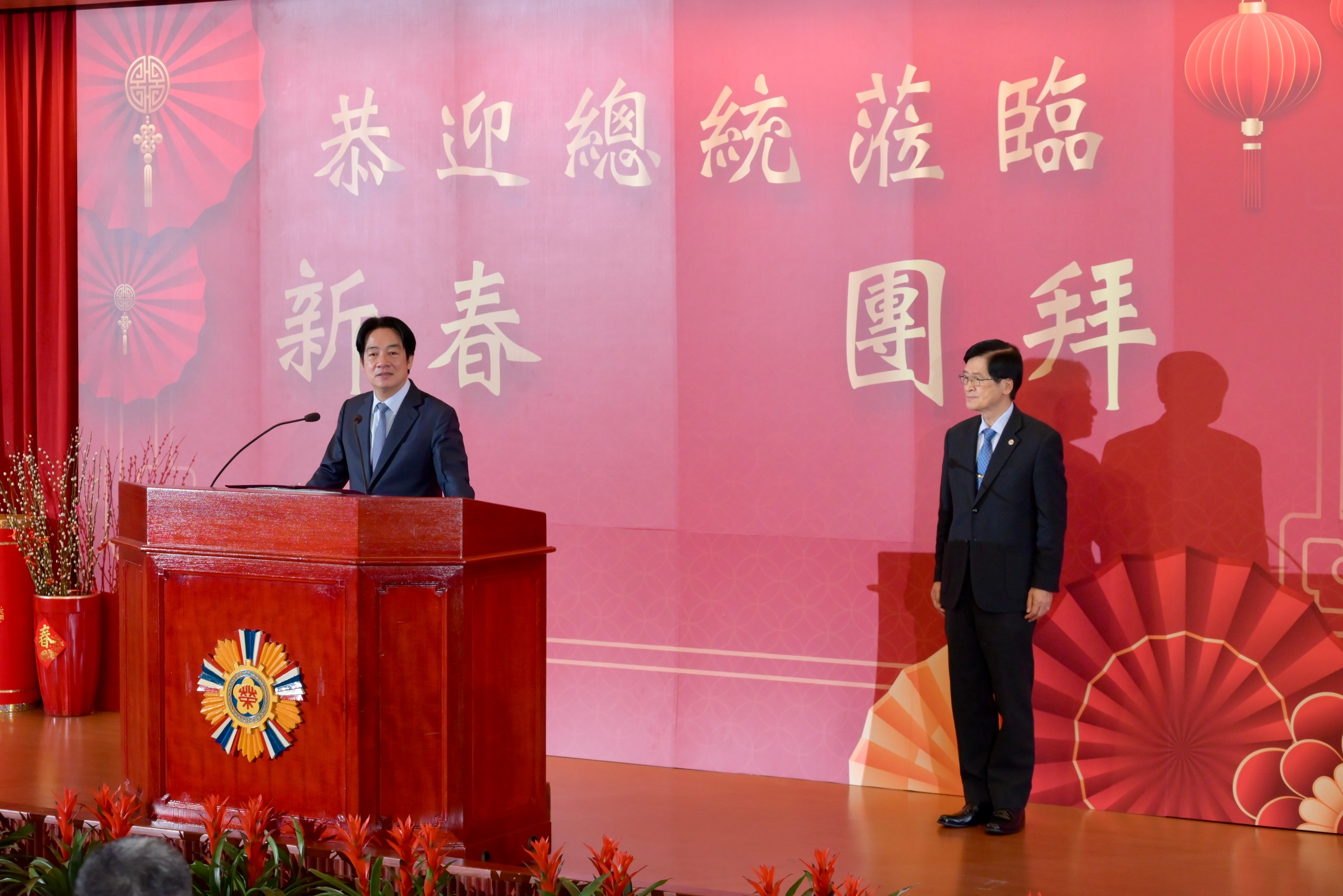 總統賴清德今在退輔會新春團拜時籲大家團結不被中國分化滲透。退輔會提供