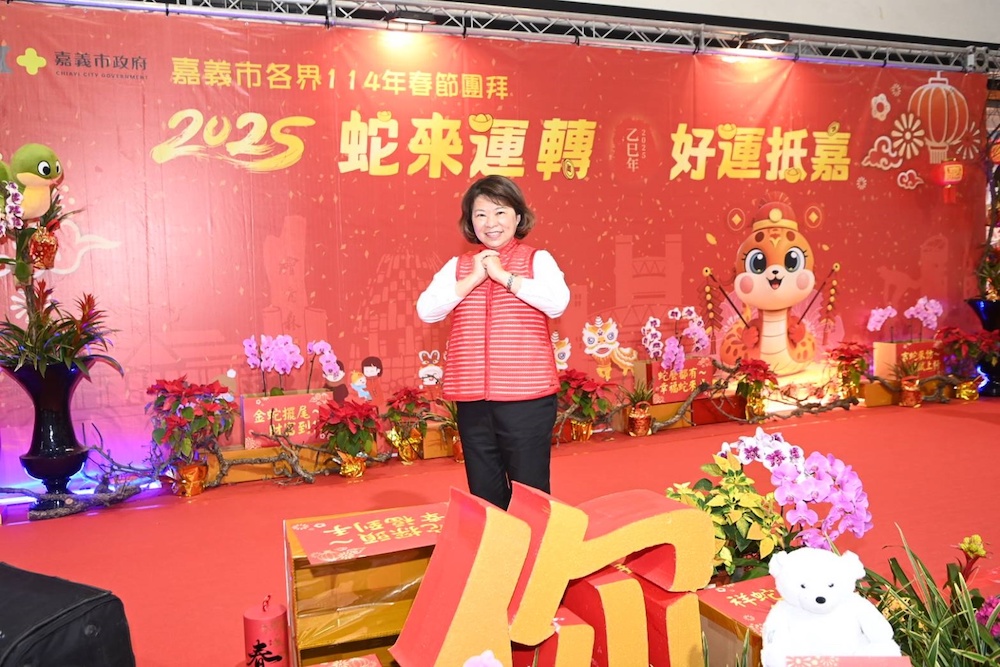 ▲黃敏惠市長帶領新春團拜。（圖/嘉義市政府提供）