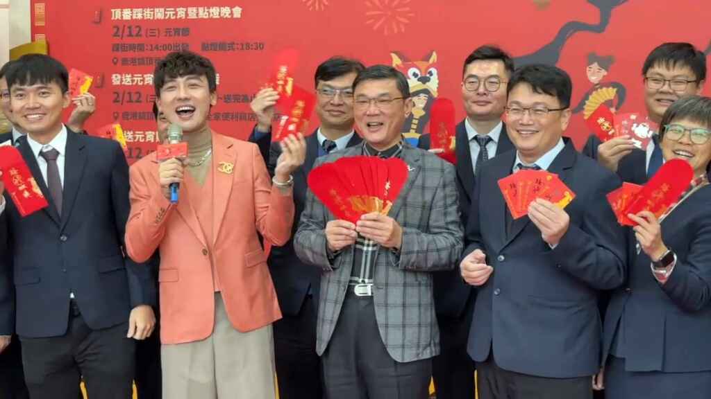 ▲鹿港鎮長許志宏率領施政團隊舉行團拜開工。（記者林明佑翻攝）
