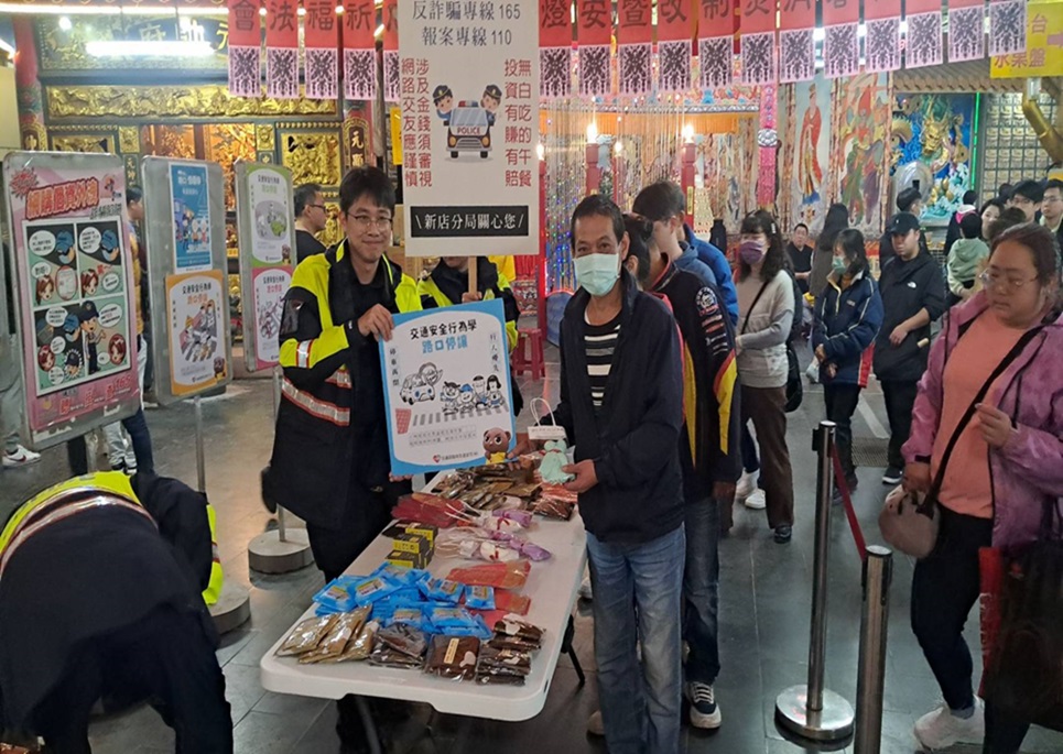 石碇五路財神廟信徒湧入 新店警全面疏導保平安 235 248250203a06