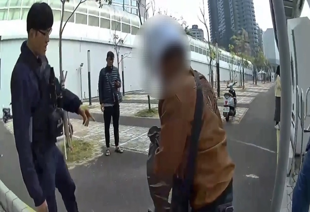 吉伊卡哇盜版商品抓不怕 苓雅警逮72歲攤商送辦 235 248250203a08