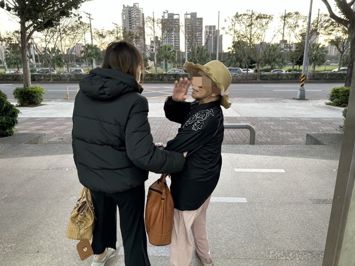 高齡婦外出購物迷走4小時 壢警暖心助返家 60 1268478 4