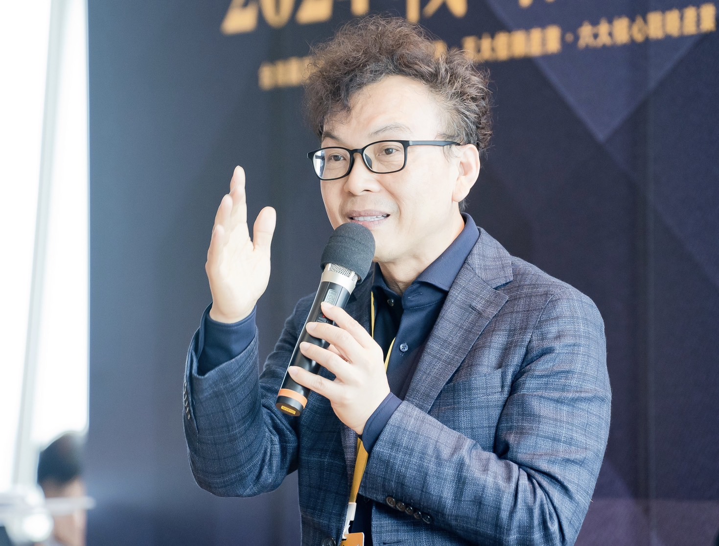 鄭正鈐嚴正質疑,大罷免根本是一場政治操作的戲碼。(圖/鄭正鈐國會辦公室)