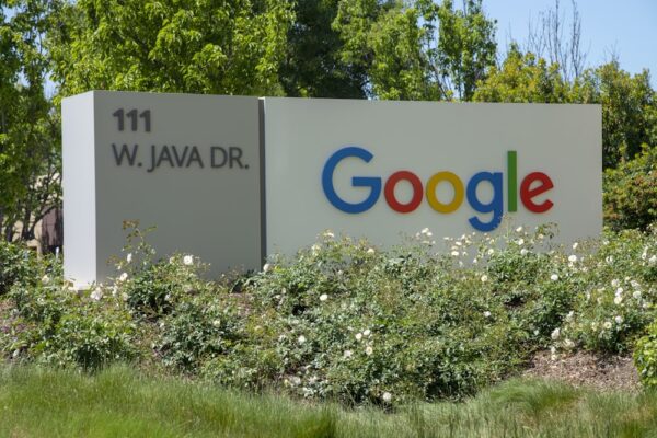 Google、AMD盤後大跌美股主要企業陸續公布財報,市場反應分歧。圖/unsplash