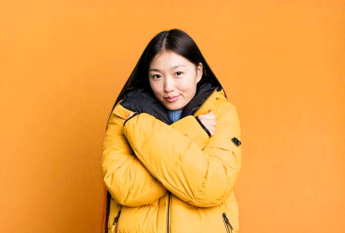 全台凍番薯!他曝下一波冷空氣恐更強 可達寒流等級 56 young adult pretty asian woman wearing anorak winter cold concept scaled e1708927582982