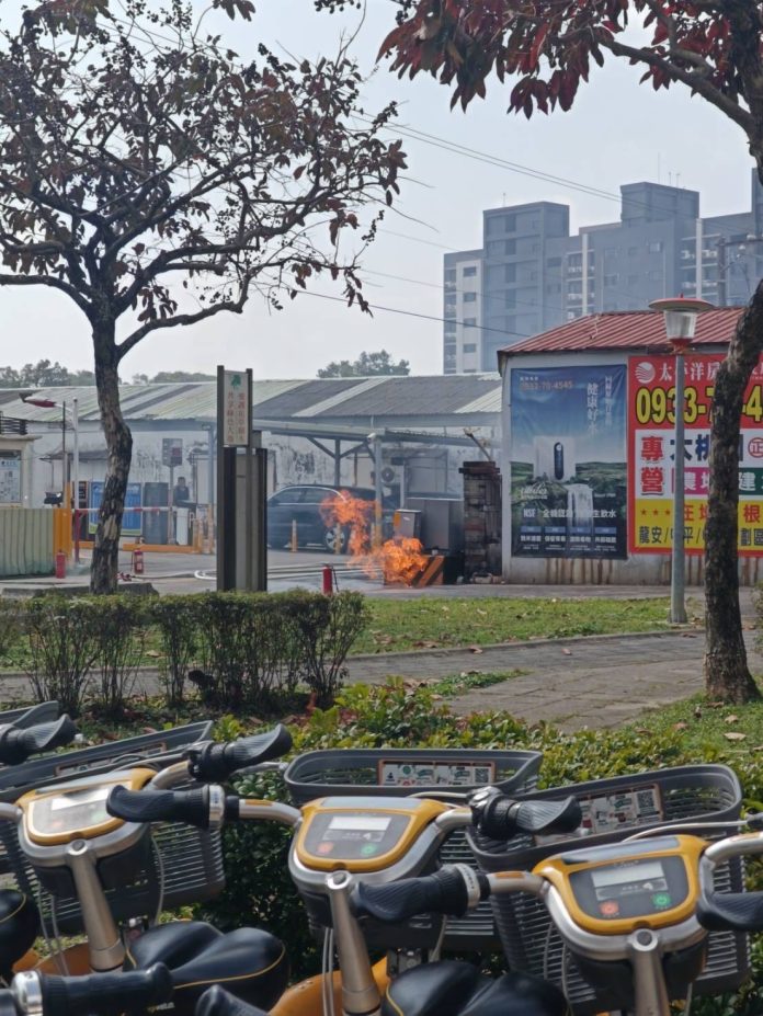 【有片】水溝狂噴火!桃消出動47人緊急撲滅 現場畫面曝光 57 476477152 18481166695019695 2719517599201866935 n