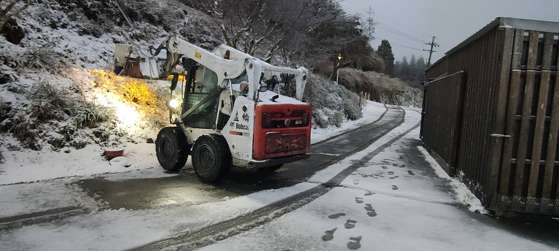 氣溫驟降!太平山一片雪白冰霜厚度一度達兩公分 - https://www.watchmedia01.com